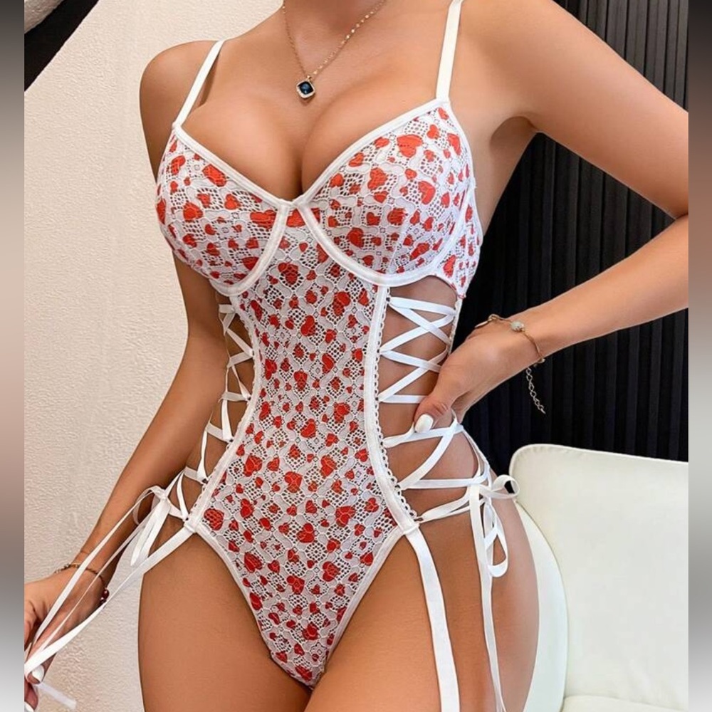 NEW: ❤️ Heart Lace Bodysuit with Ribbons and stockings clips (12/xl)